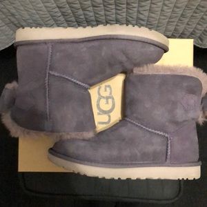 UGG Bailey Bow “Naveah” Nightfall Mini